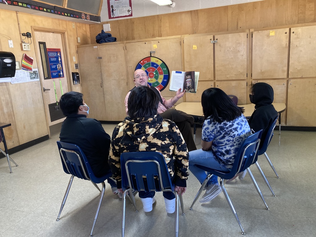 principal riddle reading to 4th grade